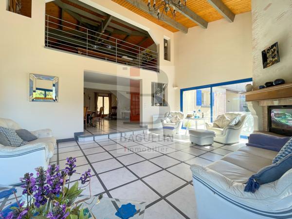 Maison familiale de 6 ch avec grand terrain et piscine