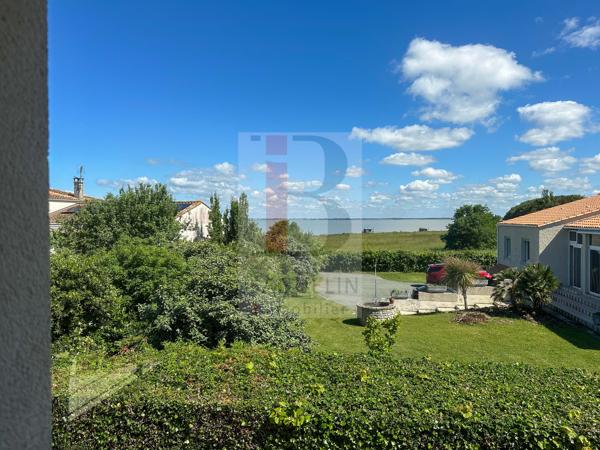 Maison familiale de 6 ch avec grand terrain et piscine