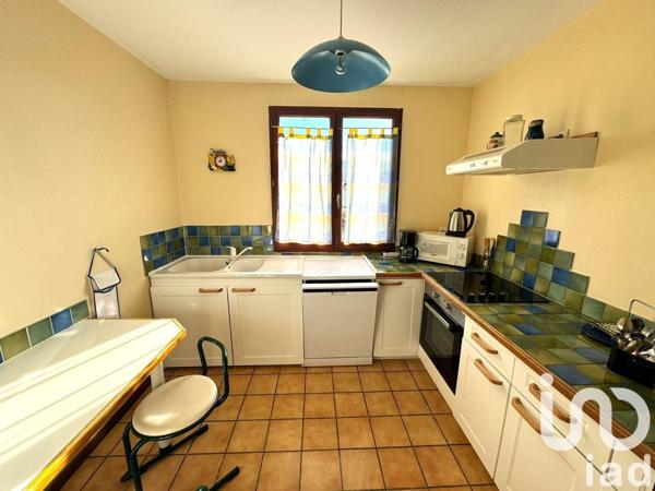 Maison traditionnelle 10 pièces de 235 m² à Ruoms (07120)