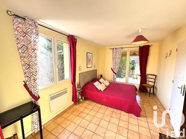 Maison traditionnelle 10 pièces de 235 m² à Ruoms (07120)