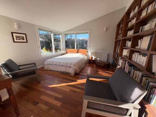 Maison de charme en pierres, 4 chambres, garage double, commerces à pieds