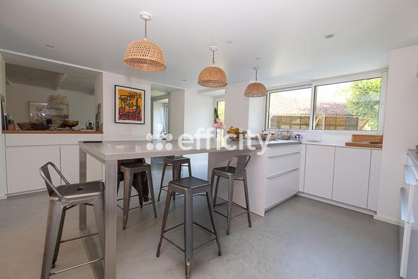 Maison
         13 pièces
        - 340 m² Bien prestige