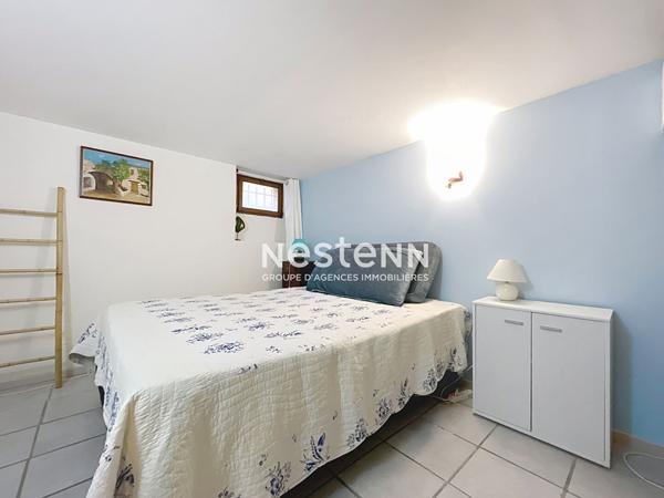 Villa indépendante de plain-pied, de 235 m2, 5 chambres, jardin, piscine maçonnée avec vue sur le Luberon, carport (auvent)