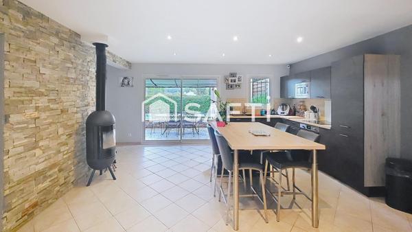 Maison T5 avec piscine et stationnement