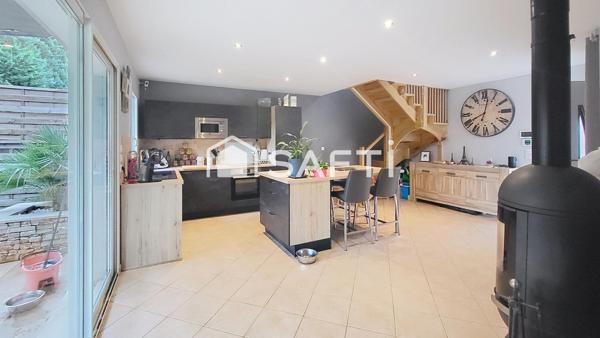 Maison T5 avec piscine et stationnement