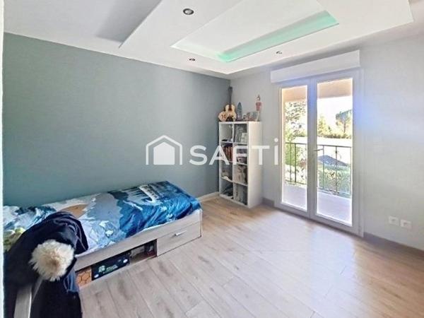 Maison T5 avec piscine et stationnement