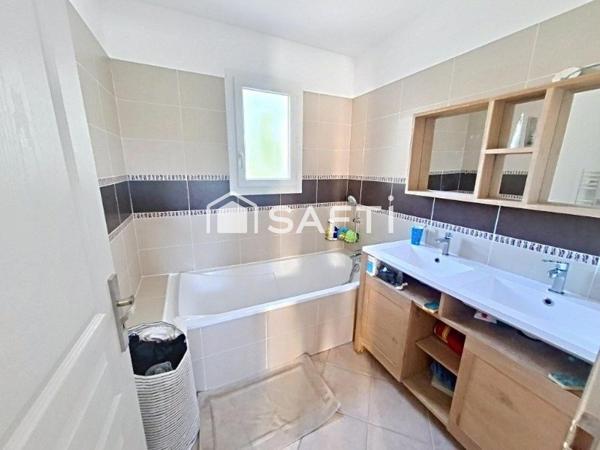 Maison T5 avec piscine et stationnement