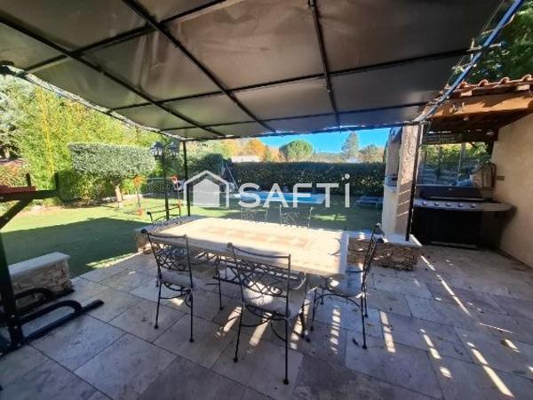 Maison T5 avec piscine et stationnement