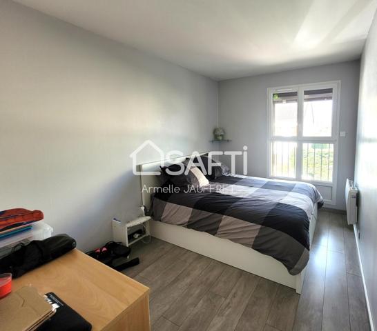 Limite DOMONT, au calme, gare à 850m, état neuf.