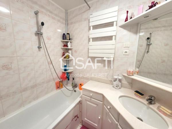 Limite DOMONT, au calme, gare à 850m, état neuf.