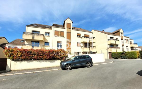 Limite DOMONT, au calme, gare à 850m, état neuf.