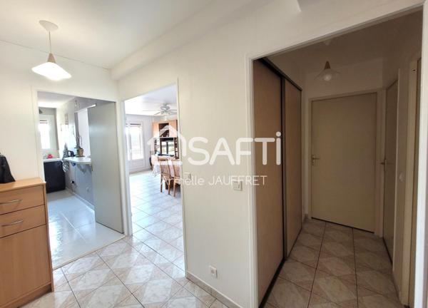 Limite DOMONT, au calme, gare à 850m, état neuf.