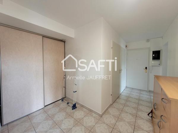 Limite DOMONT, au calme, gare à 850m, état neuf.