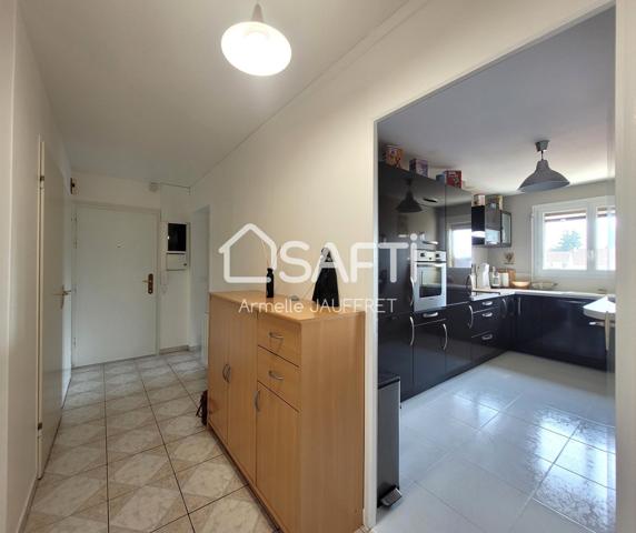 Limite DOMONT, au calme, gare à 850m, état neuf.