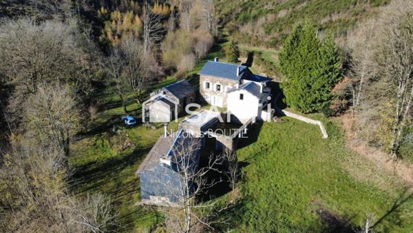 Maison avec dépendances sur terrain de 3,2 ha