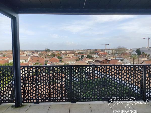 La Teste-de-Buch – Appartement d’exception en plein cœur de ville avec double terrasse de 43 m² - un garage fermé et 2 parkings