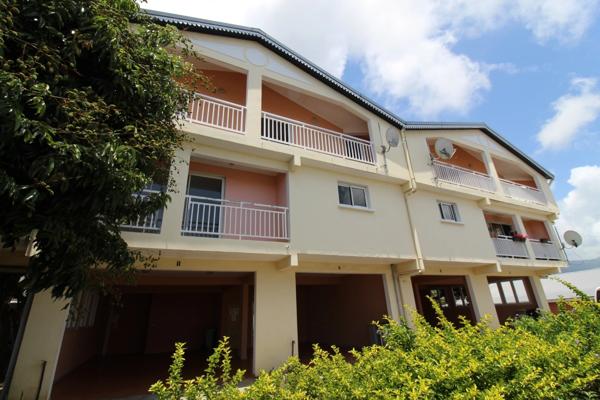 EXCLUSIVITE SAINTE-MARIE (974) - VENTE IMMEUBLE DE 4 APPARTEMENTS + PARKINGS COUVERTS - RENDEMENT LOCATIF