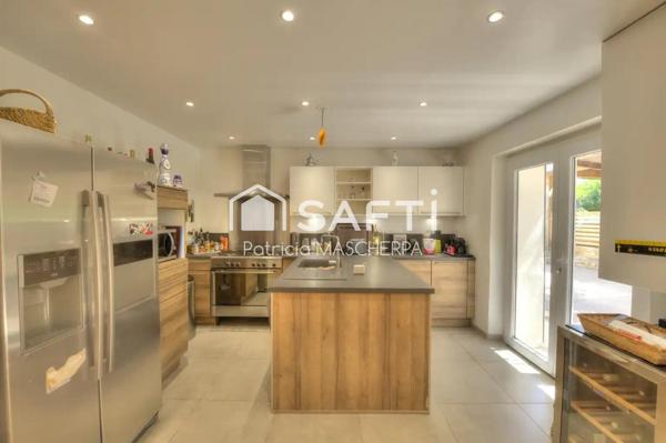 FREJUS JOLIE VILLA 3 CHAMBRES AVEC PISCINE POOL HOUSE ET JARDIN