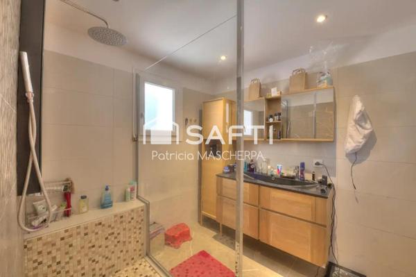 FREJUS JOLIE VILLA 3 CHAMBRES AVEC PISCINE POOL HOUSE ET JARDIN