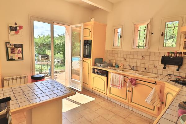 Saint Maximin la Sainte Baume: villa T7 de 155m2 sur terrain 2900m2