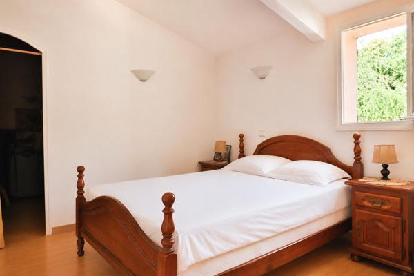 Saint Maximin la Sainte Baume: villa T7 de 155m2 sur terrain 2900m2