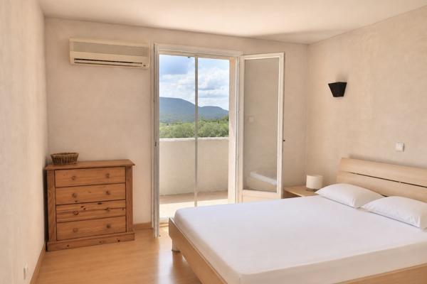 Saint Maximin la Sainte Baume: villa T7 de 155m2 sur terrain 2900m2