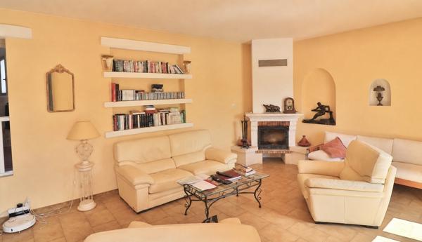 Saint Maximin la Sainte Baume: villa T7 de 155m2 sur terrain 2900m2