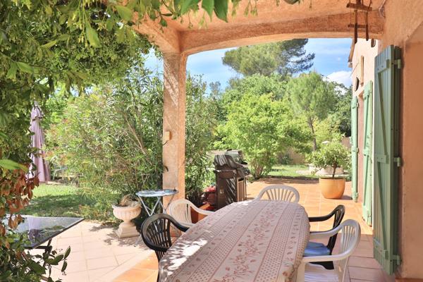 Saint Maximin la Sainte Baume: villa T7 de 155m2 sur terrain 2900m2