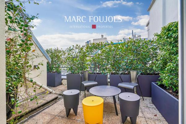 Paris VIII. Matignon. Deux pièces au dernier étage avec Terrasse.