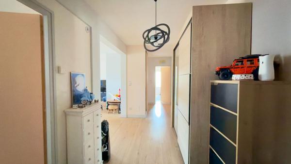 Saint-Dié-des-Vosges - Appartement T3 de 92,8 m² vendu loué, avec terrasse, parking et cave
