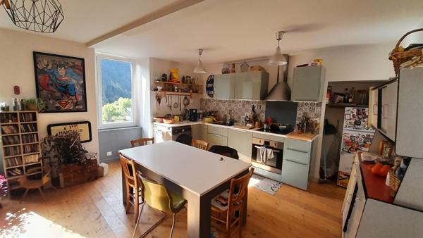 Châtillon-en-Diois (26410) 26410Châtillon-en-Diois/ Bel appartement lumineux entièrement rénové avec studio indépendant et grenier/ DPE C