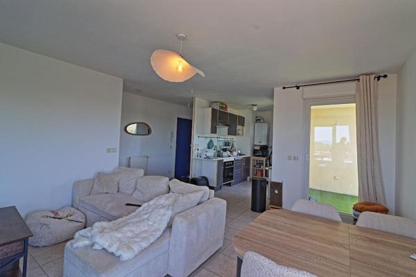 Appartement T2 Bourgoin Jallieu, 48 m² + garage et parking