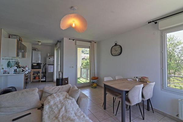 Appartement T2 Bourgoin Jallieu, 48 m² + garage et parking