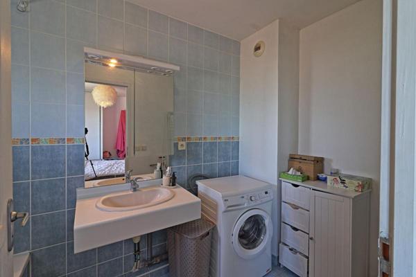 Appartement T2 Bourgoin Jallieu, 48 m² + garage et parking