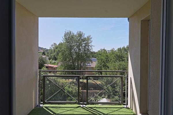 Appartement T2 Bourgoin Jallieu, 48 m² + garage et parking