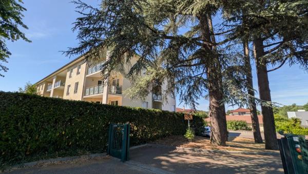 Appartement T2 Bourgoin Jallieu, 48 m² + garage et parking
