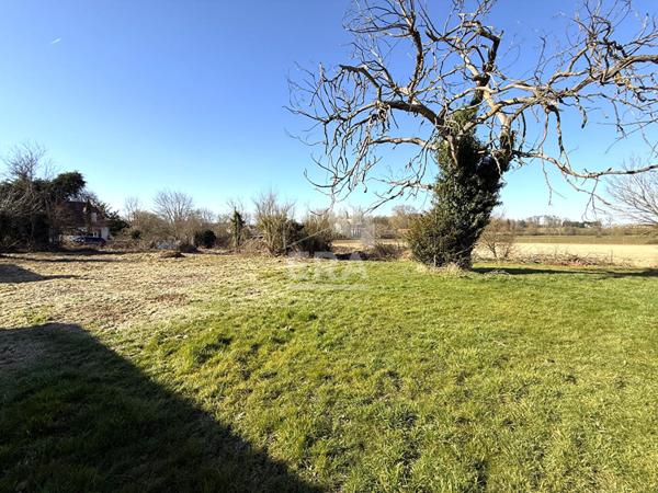 Terrain plat de 1 402 m² à Bernay-Vilbert