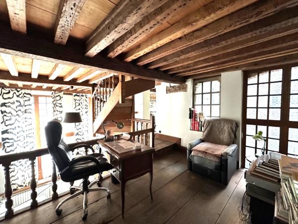 Vieux Lille, Maison de 152 m² avec cour de 20 m², 3 à 4 chambres + grenier aménageable , cave Lille Vieux Lille, Maison de 152 m² avec cour de 20 m², 3 à 4 chambres + grenier aménageable , cave Lille