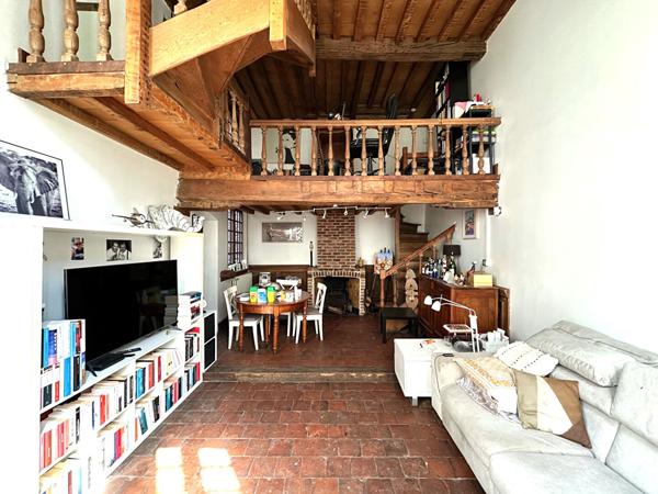 Vieux Lille, Maison de 152 m² avec cour de 20 m², 3 à 4 chambres + grenier aménageable , cave Lille Vieux Lille, Maison de 152 m² avec cour de 20 m², 3 à 4 chambres + grenier aménageable , cave Lille