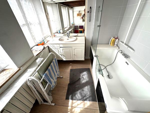 Vieux Lille, Maison de 152 m² avec cour de 20 m², 3 à 4 chambres + grenier aménageable , cave Lille Vieux Lille, Maison de 152 m² avec cour de 20 m², 3 à 4 chambres + grenier aménageable , cave Lille