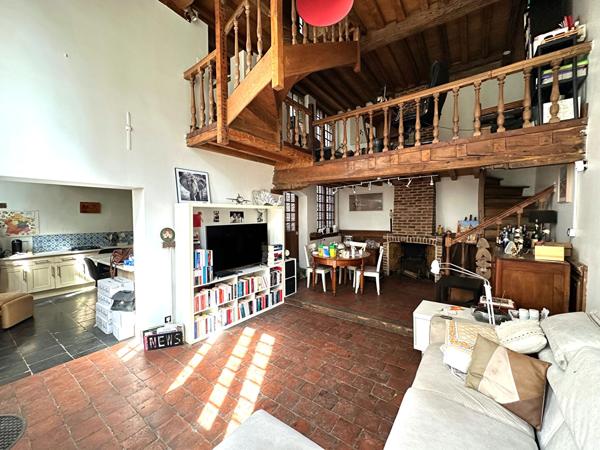 Vieux Lille, Maison de 152 m² avec cour de 20 m², 3 à 4 chambres + grenier aménageable , cave Lille Vieux Lille, Maison de 152 m² avec cour de 20 m², 3 à 4 chambres + grenier aménageable , cave Lille