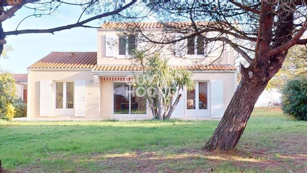 Belle Maison Familiale à vendre à La Rémigeasse- 4 chambres et à 500m de la Plage !