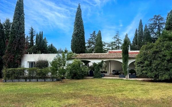 Maison à vendre    5 pièces •  Nîmes