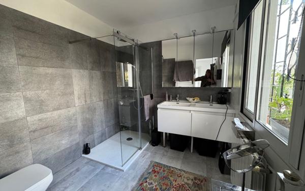 Maison à vendre    5 pièces •  Nîmes