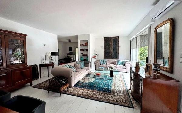 Maison à vendre    5 pièces •  Nîmes