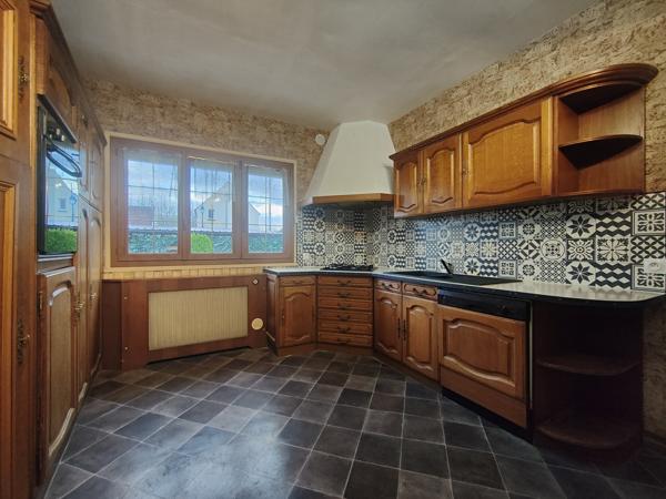 ALLONNE, TRES BELLE MAISON DE CHARME RENOVEE DE 130m² HAB AVEC GARAGE ET DEPENDANCE SUR 1000 M² DE TERRAIN  Allonne (60000)