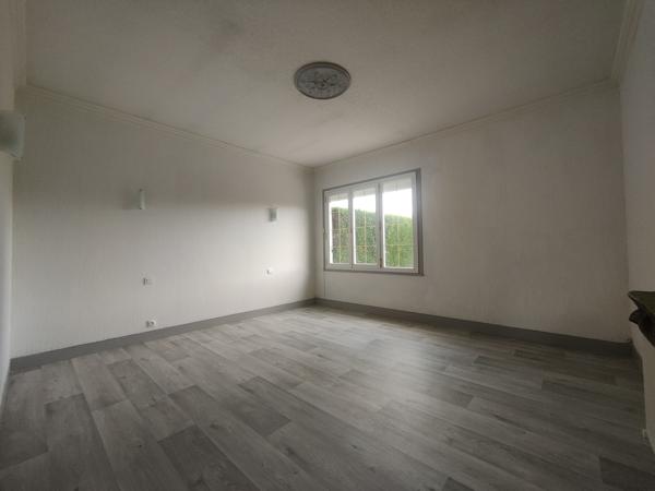 ALLONNE, TRES BELLE MAISON DE CHARME RENOVEE DE 130m² HAB AVEC GARAGE ET DEPENDANCE SUR 1000 M² DE TERRAIN  Allonne (60000)