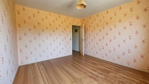 🏡 Grande maison familiale avec terrain – Proximité immédiate du centre-ville du Lude (72)