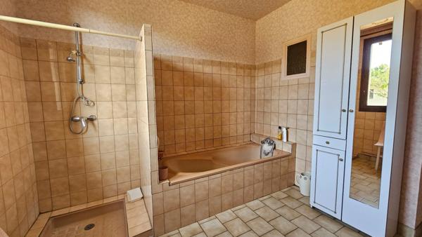 🏡 Grande maison familiale avec terrain – Proximité immédiate du centre-ville du Lude (72)