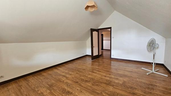 🏡 Grande maison familiale avec terrain – Proximité immédiate du centre-ville du Lude (72)